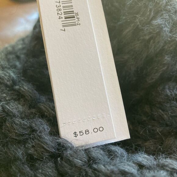 Aqua Brand Woman’s Charcoal Knit Pom Pom Winter Hat Exclusive for Bloomingdales - Picture 5 of 6